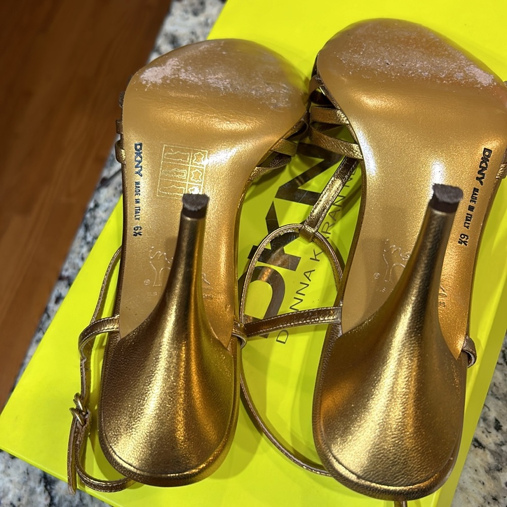 Dkny sandals great shoe wore once - Picture 3 of 3